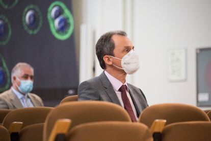 El ministro de Ciencia, Pedro Duque, en el Instituto de Salud Carlos III (Madrid) el lunes.