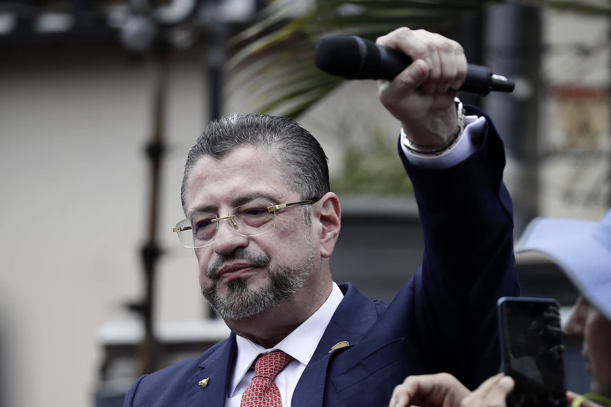 Costa Rica at risk of radio and TV shutdowns after reform ordered by Rodrigo Chaves