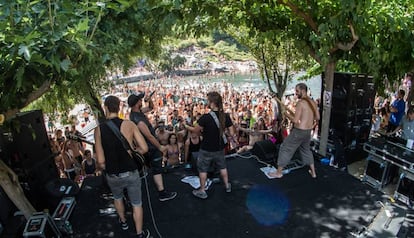 El grupo Carroña actuando ayer en el Shikillo festival.