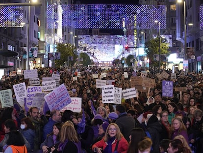 DVD 1135 (25/11/22) Manifestación contra Día Internacional para la Eliminación de la Violencia contra las Mujeres en Gran Vía ( Madrid). Foto de Andrea Comas