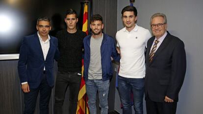 Sergi Guardiola (segundo por la izquierda), el d&iacute;a de su fichaje por el Bar&ccedil;a.