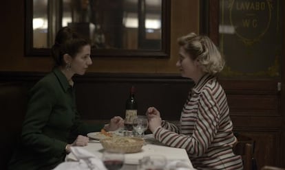 Simone de Beauvoir (Sandrine Kiberlain) y Violette Leduc (Emmanuelle Devos), en una imagen del filme.