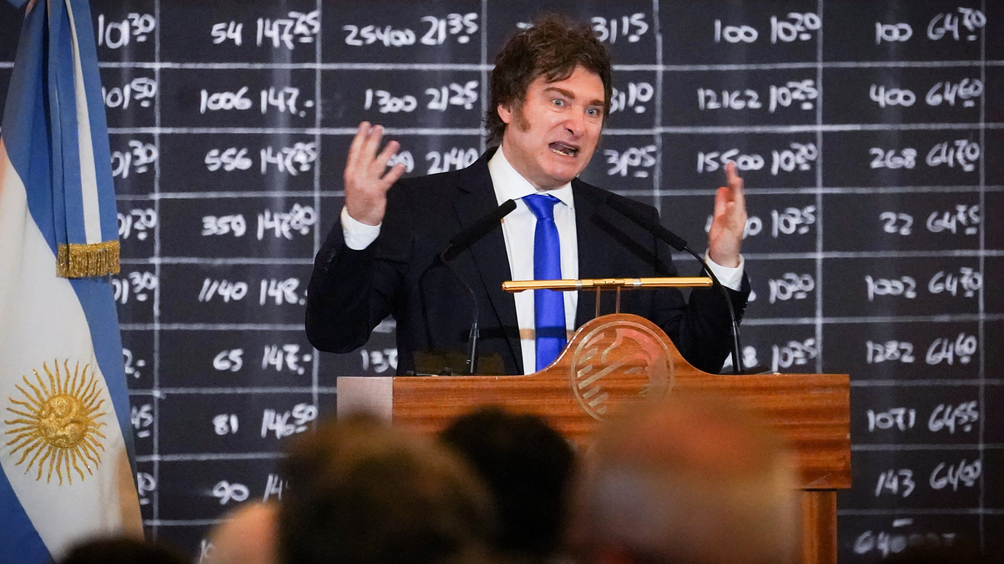 El Senado argentino vota una subida del gasto fiscal y Milei denuncia un “intento de golpe institucional”