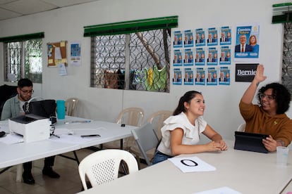 Lugar de trabajo del equipo de campaña de Movimiento Semilla, dos días antes de las elecciones presidenciales. 
17 de agosto de 2023, Ciudad de Guatemala, Guatemala.
