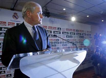 Ramón Calderón en la rueda de prensa en la que anunció su dimisión del Real Madrid.