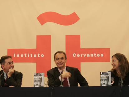 Suso de Toro, José Luis Rodríguez Zapatero y Angels Barceló, en Madrid.