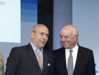 José Ignacio Wert y Francisco González, durante la presentación.
