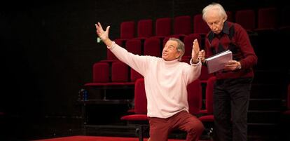 Arturo Fernández y Albert Boadella, en un ensayo.