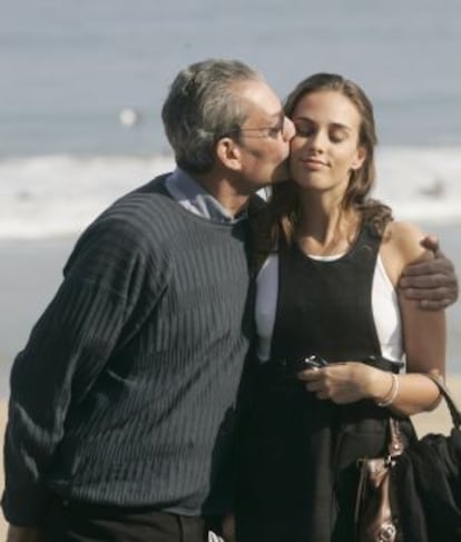 Sophie Auster con su padre, el escritor Paul Auster, en el festival de cine de San Sebastián, en 2007.