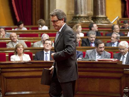 Artur Mas se dirige a la tribuna durante el debate de política general en el Parlamento catalán.