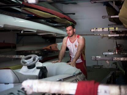 Saúl Craviotto en el hangar del pantano de Picadas durante una concentración en verano de 2018.