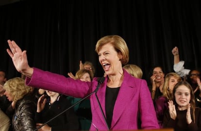 Tammy Baldwin celebra su victoria.