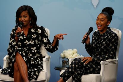 La precoz Yara Shahidi junto a Michelle Obama en un mesa redonda sobre el compromiso educativo.