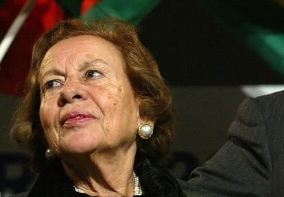 María Barroso con su marido Mario Soares, en 2006.