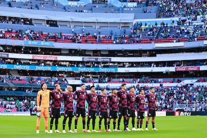 La selección mexicana durante el partido contra Honduras, en el estadio Azteca