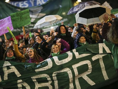 Manifestantes favoráveis ao aborto legal em Buenos Aires.