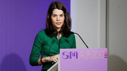 La portavoz de Unidas Podemos Isa Serra durante una rueda de prensa en la sede de Podemos de Madrid.