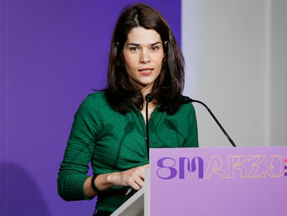 La portavoz de Unidas Podemos Isa Serra durante una rueda de prensa en la sede de Podemos de Madrid.