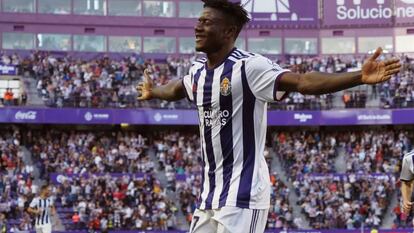 Salisu celebra el gol ante el Eibar el domingo. 