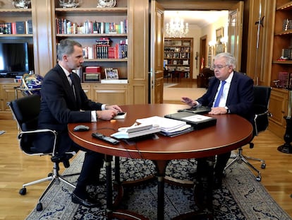 Felipe VI recibe al presidente del Tribunal Constitucional, Juan José González Rivas, quien le ha entregado la Memoria correspondiente a 2019.