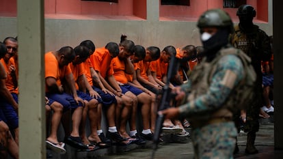 Prisioneros en un penal de Guayaquil (Ecuador), el 9 de febrero.