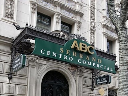 Fachada del centro comercial ABC Serrano, en Madrid.