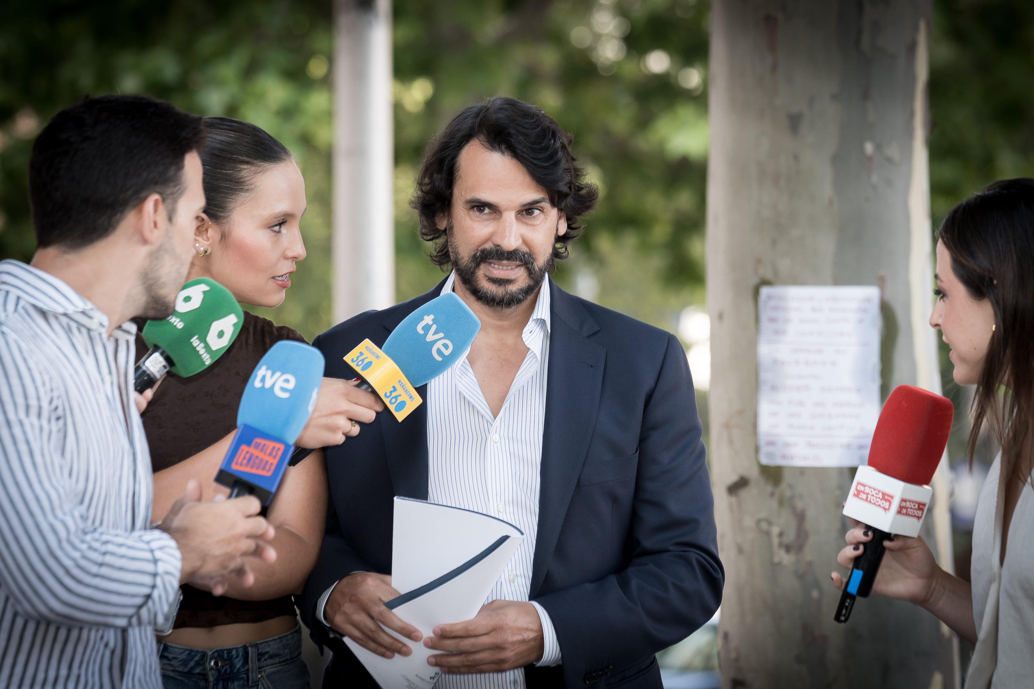 El novio de Ayuso afirma ante la jueza que fue él quien mandó la foto de dos periodistas de EL PAÍS que Miguel Ángel Rodríguez difundió
