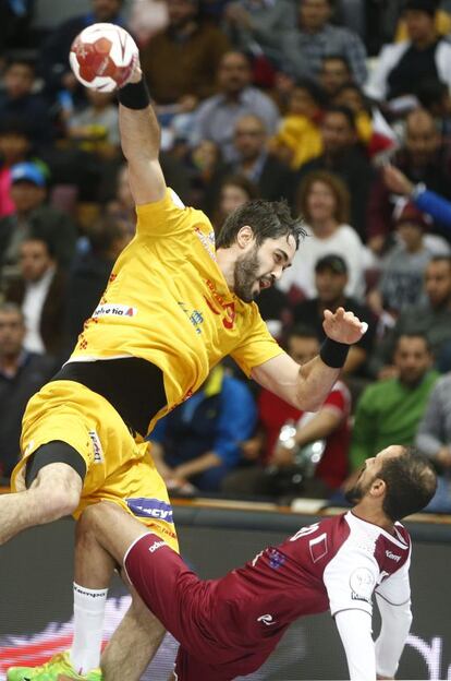 Un momento del Qatar-España en el Mundial de balonmano.