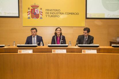 La ministra de Industria, Comercio y Turismo, durante la presentación de la agenda sectorial de la industria del cemento.