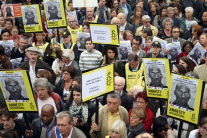 Manifestación en favor de Troy Davis ayer en París.