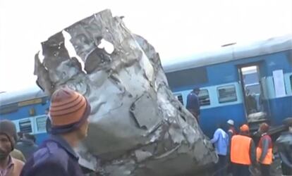 Una imatge del tren descarrilat a Kanpur, l'Índia.