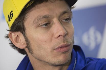 La mirada de Valentino Rossi en la rueda de prensa del jueves.