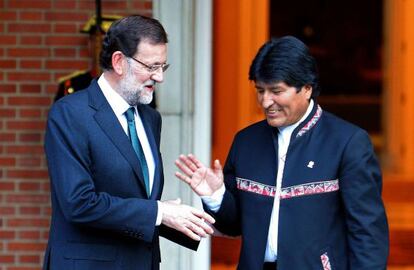 Bolivia&#039;s President Evo Morales (r) is welcomed by Prime Minister Mariano Rajoy during a visit to Madrid Tuesday.
 