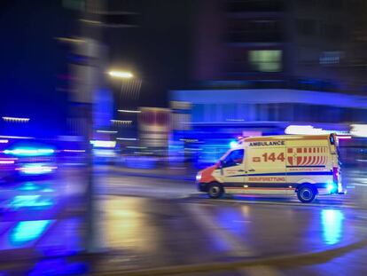 Una ambulancia en Viena el pasado mi&eacute;rcoles.