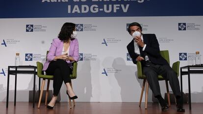 Isabel Díaz Ayuso y José María Aznar, durante la clausura de un máster de la Universidad Francisco de Vitoria.