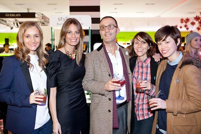 Felix Elortegui, director de Comunicación y RRPP de Maxxium con su equipo y Laura Capó, de S Moda.