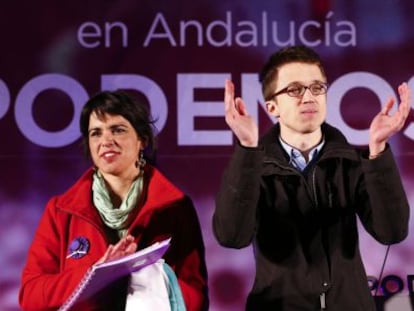 Teresa Rodríguez e Íñigo Errejón, en el mitin de Sevilla.