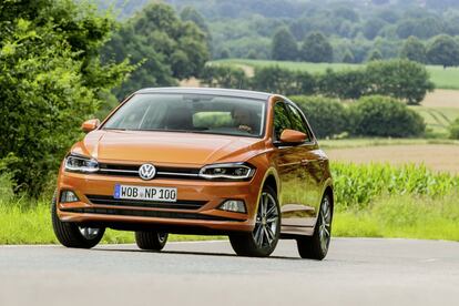 Al igual que su hermano Golf, el Volkswagen Polo exhibe argumentos sobrados para convencer a muchos conductores, que lo ven como un utilitario solvente. Especialmente, después de la profunda remodelación que experimentó el pasado año.