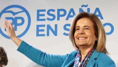 La ministra de Empleo, F&aacute;tima B&aacute;&ntilde;ez, durante la presentaci&oacute;n del programa  econ&oacute;mico del PP