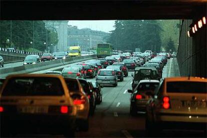 Retenciones en la carretera de A Coruña (A-6) a la altura de la avenida de la Moncloa.