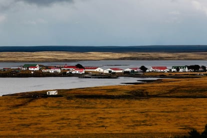 Una panorámica de Goose Green, la segunda ciudad de Malvinas