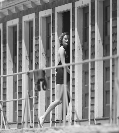 Doris Duke, fotografiada en el verano de 1934 tras un baño en Bailey's Beach (Rhode Island, EE UU).