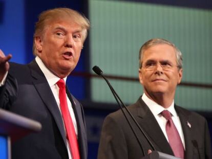 Trump (derecha) y Jeb Bush, en un debate el 16 de agosto.