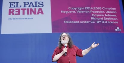 Richard Stallman durante su presentaci&oacute;n en Retina.