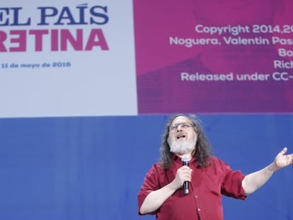 Richard Stallman durante su presentaci&oacute;n en Retina.