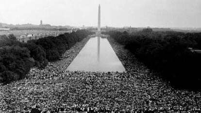 Agosto de 1963 - Vista panorámica del estanque situado frente al monumento a Lincoln durante el discurso de Martin Luther King.