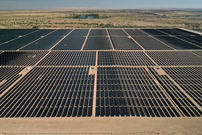 Paneles de energía fotovoltaica en El Centro, California.