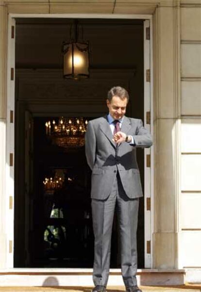 Jos Luis Rodrguez Zapatero, en la puerta de La Moncloa.