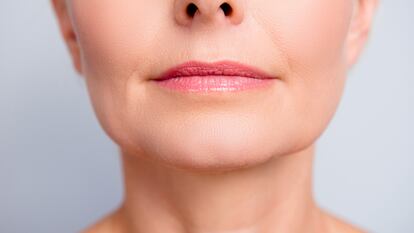 Las arrugas nasogenianas aparecen bajo la nariz y alrededor de la boca. GETTY IMAGES.
