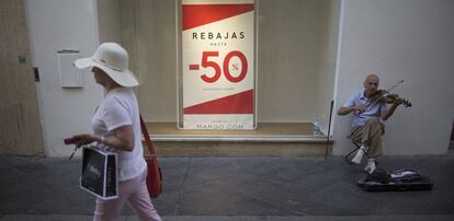 Rebajas en el centro de Sevilla.